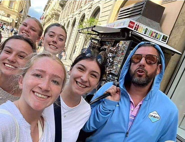 Adam Sandler e la felpa della Lazio: lo scatto che fa impazzire i tifosi - FOTO