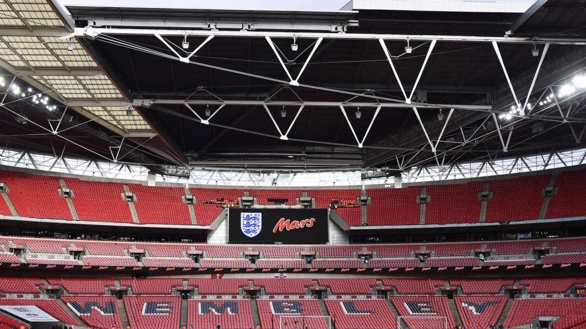 Premier League, cambiano i piani: stadi chiusi anche a ottobre