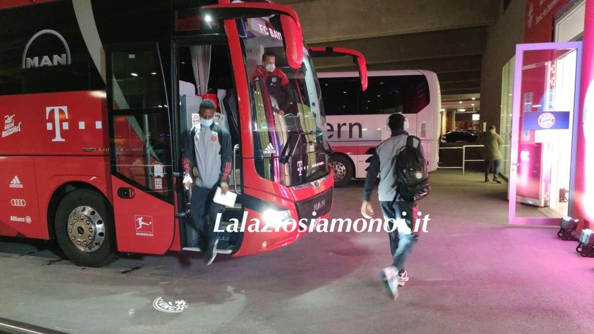Bayern Monaco - Lazio, un'ora al fischio d'inizio: i tedeschi arrivano all'Allianz - FOTO&VIDEO