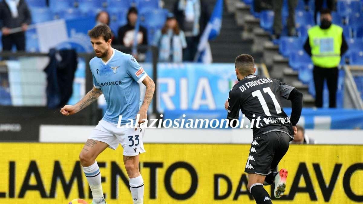 Lazio, ricaduta per Acerbi: le condizioni del difensore 