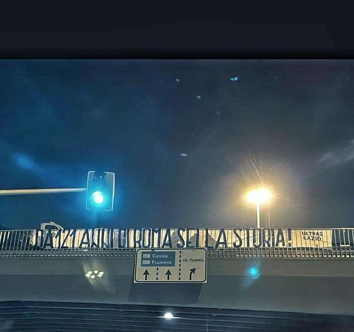 Compleanno Lazio, lo striscione della Curva Nord: "Da 121 anni di Roma sei la storia" - FOTO