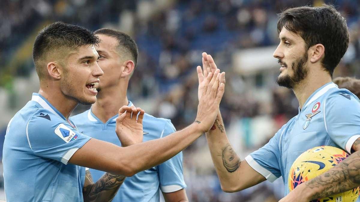 Lazio, gli auguri dei compagni di squadra al Tucu Correa - FOTO