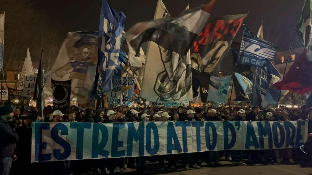 Lazio, la protesta dei tifosi fa il giro del mondo: la BBC analizza il caso