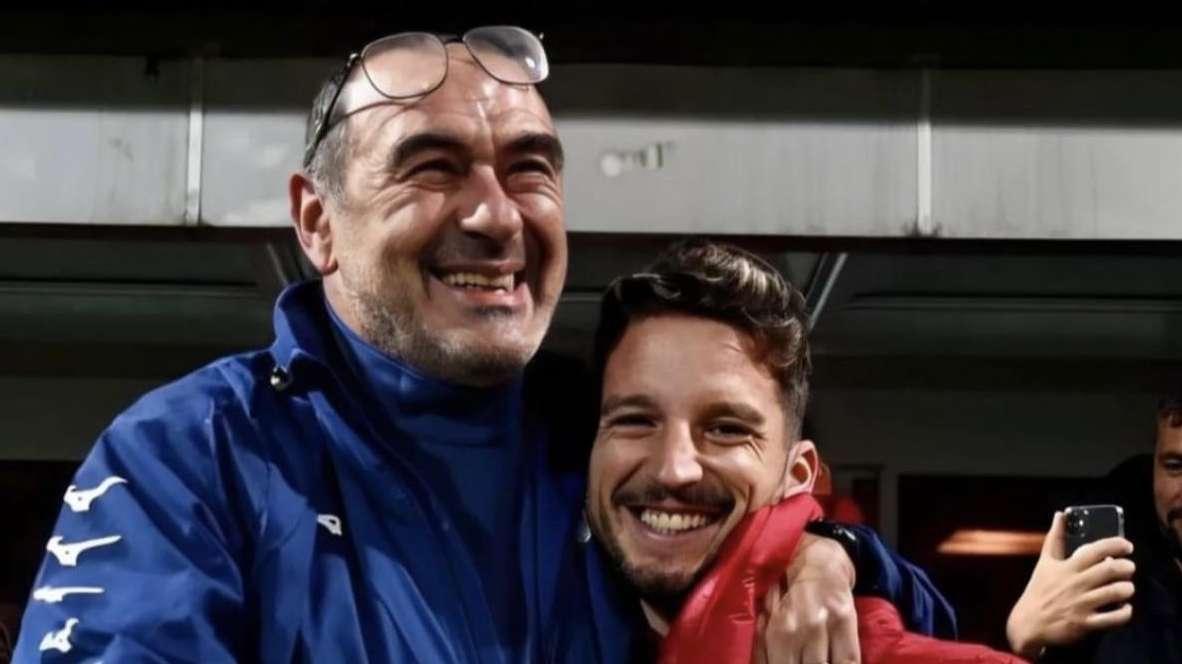 Lazio, Mertens posa con Sarri. E i tifosi hanno una richiesta particolare... - FOTO