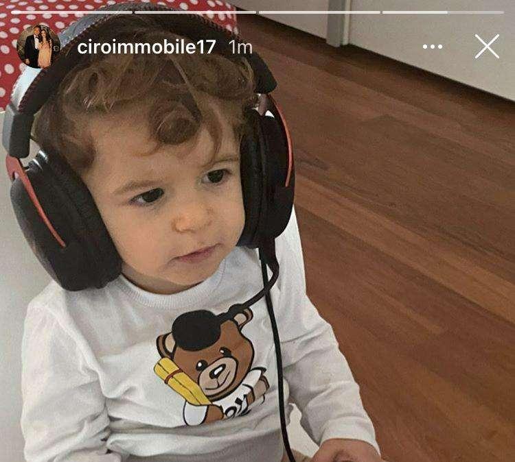 Lazio, Immobile lancia la sfida: "Chi vuole affrontare mio figlio alla PlayStation?" - FOTO