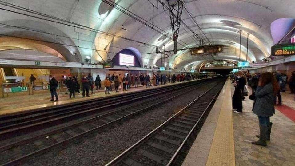 Nubifragio a Roma, metro allagate e interventi delle forze dell'ordine: cos'è successo