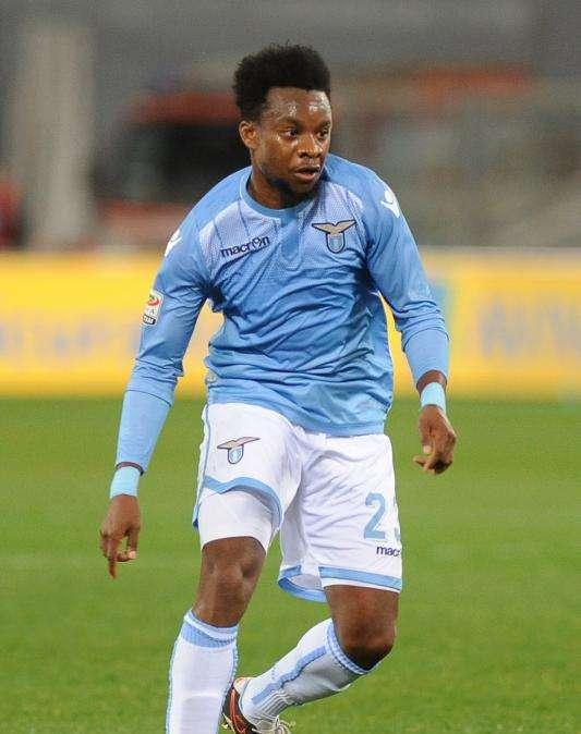 Lazio umiliata, la furia dei tifosi: presi di mira Hoedt e Onazi. Il nigeriano: "Uno mi ha detto negro di m****"
