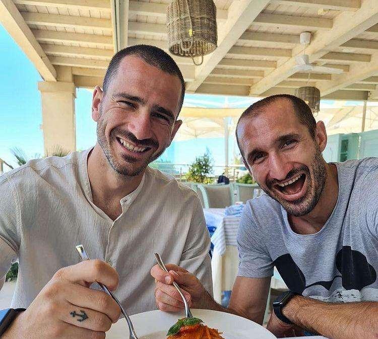Italia, lo sfottò di Bonucci continua: "Noi mangiamo pastasciutta, voi? - FOTO