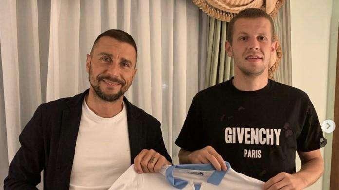 Lazio, parla l'agente di Vavro: "Quella stretta di mano con Tare..."