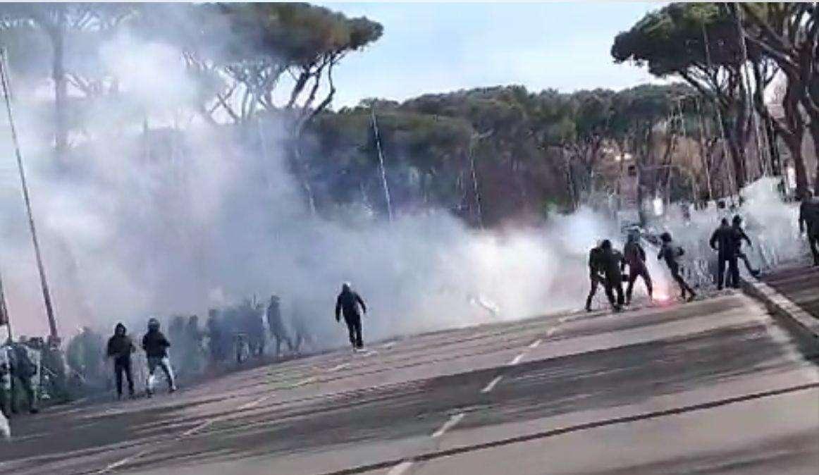 Roma - Lazio, tensione pre derby: scontri vicino allo stadio - VIDEO