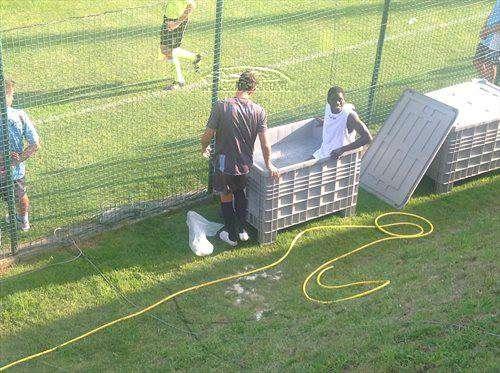 AURONZO - Finita la partita, la doccia può aspettare: c'è la vasca del ghiaccio - FOTO