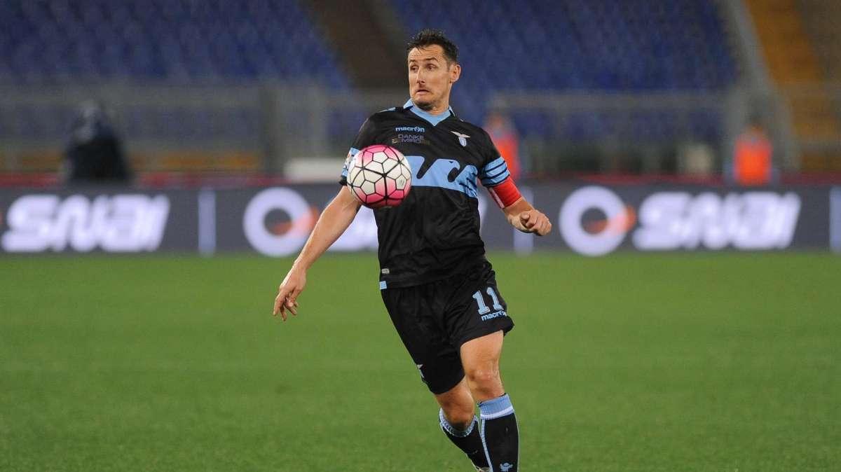 Lazio, Lotito riabbraccia Klose: "Lo tengo d'occhio. Ritorno? Ogni mossa..."