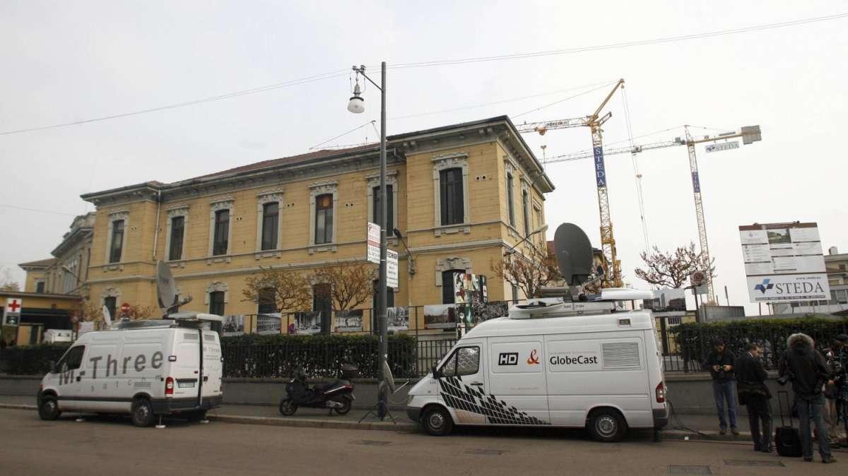 Riaperture | I medici del SSN contrari: "Come si fa a riaprire?". Palla al Governo