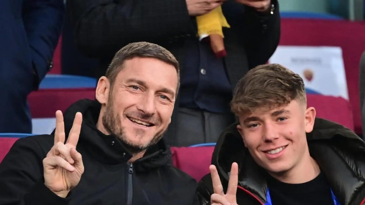 NEWS | Totti, nel libro 'Oltre' la verità sul ritiro del figlio Cristian dal calcio