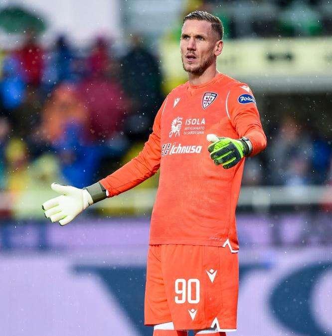 Cagliari, respinto il ricorso per Olsen: l'ex Roma salta la Lazio
