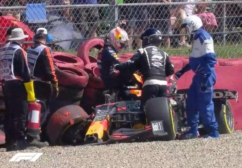 Formula 1 | Mercedes, chiesta la testa di Hamilton dopo l'impatto con Max
