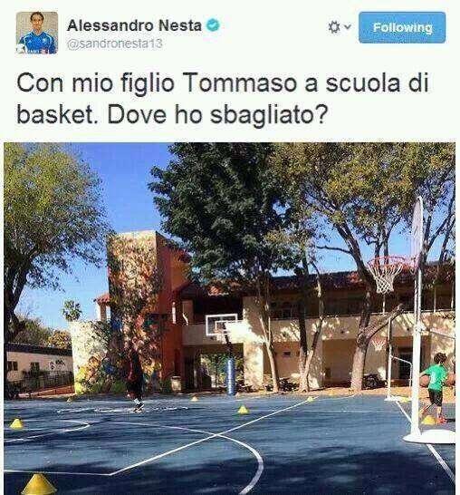 Nesta twitta la foto del figlio: "Tommaso a scuola di basket, dove ho sbagliato?"