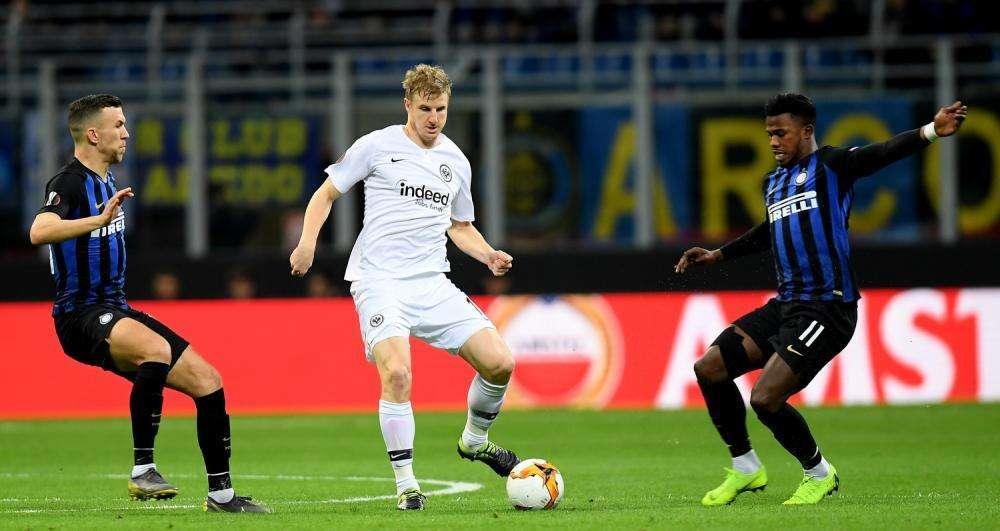 Lazio, ds Augsburg conferma l'interesse dei biancocelesti per Hinteregger