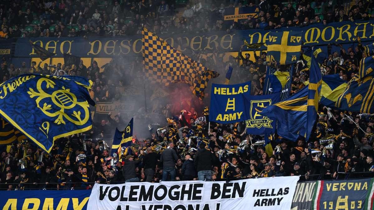 Roma, questa brucia! Il Verona vince e i tifosi inneggiano alla Lazio: l'episodio