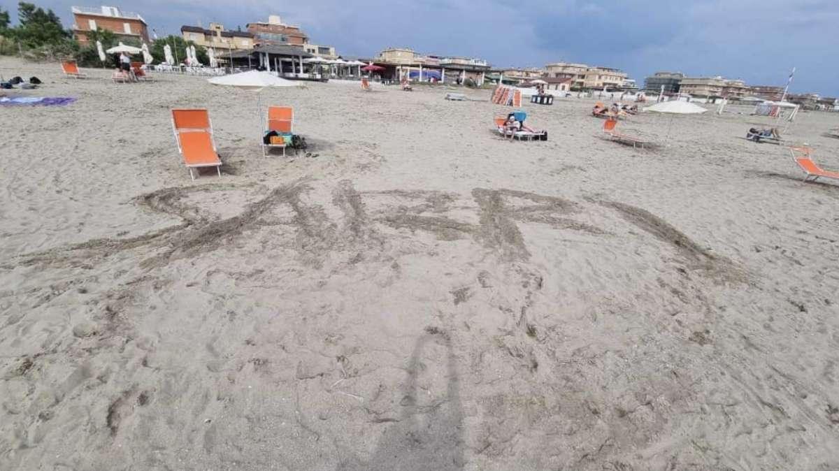 Lazio, dai social alle spiagge: ormai è Sarri-mania - FOTO