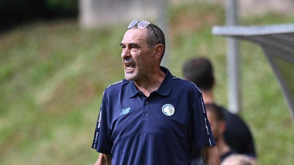 Atalanta, Sarri sbotta: "Il mercato è palloso. È un insulto alla mia professione"