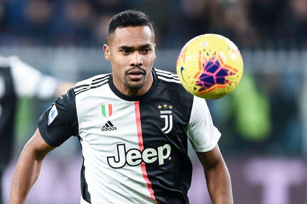 Juventus, mattinata di lavoro: Szczesny a parte, Alex Sandro out