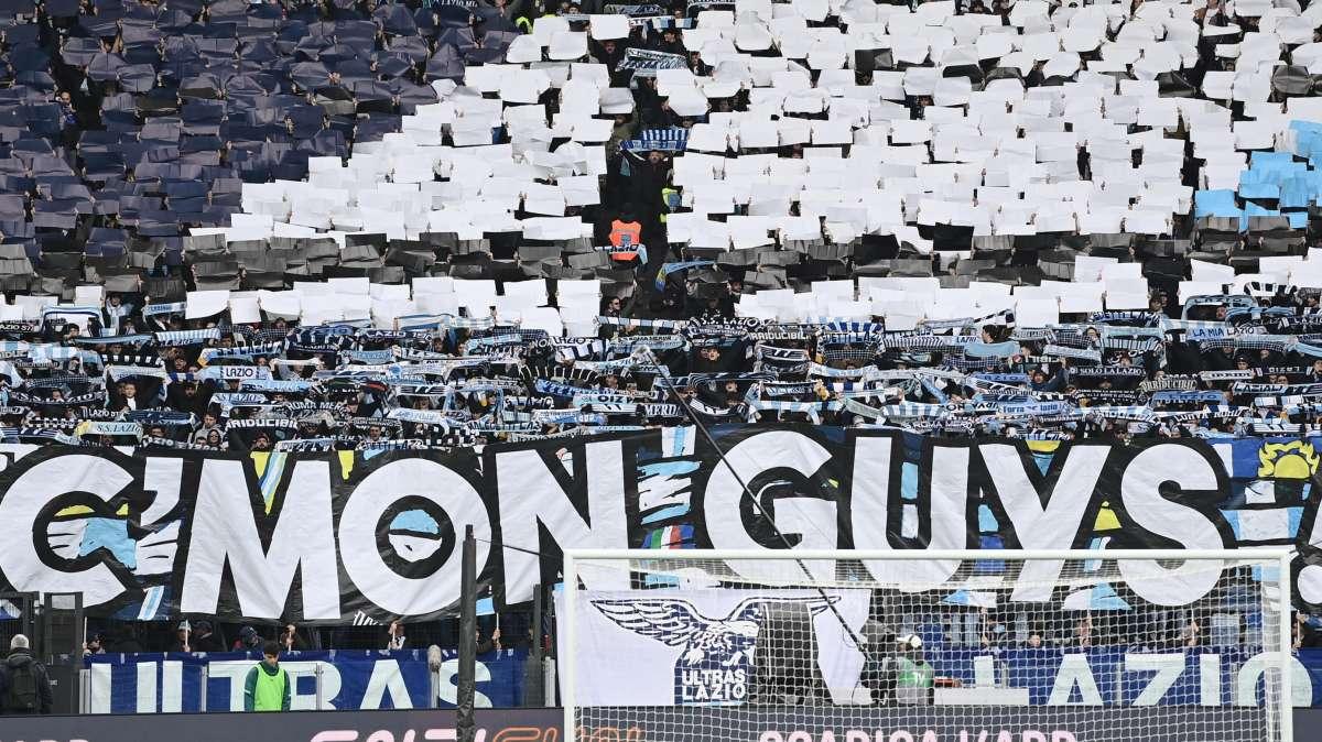 Lazio, il tifo organizzato: "Vicini a Sarri, ma ci aspettiamo di più dalla squadra"