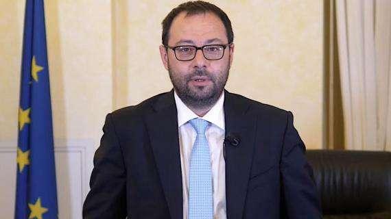 Covid-19, ministro Sviluppo economico: "Stiamo lavorando ad altre misure"