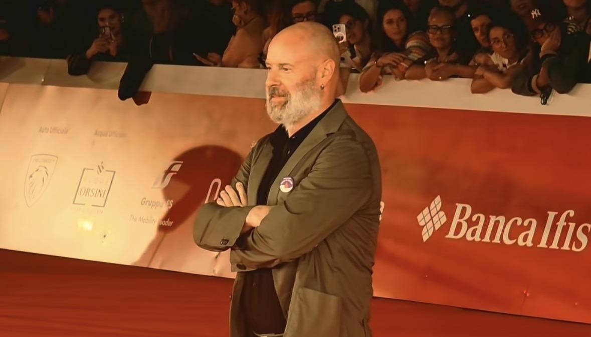 GOSSIP | Pietro Sermonti sul red carpet... guarda Lecce-Juve. Cos'è successo