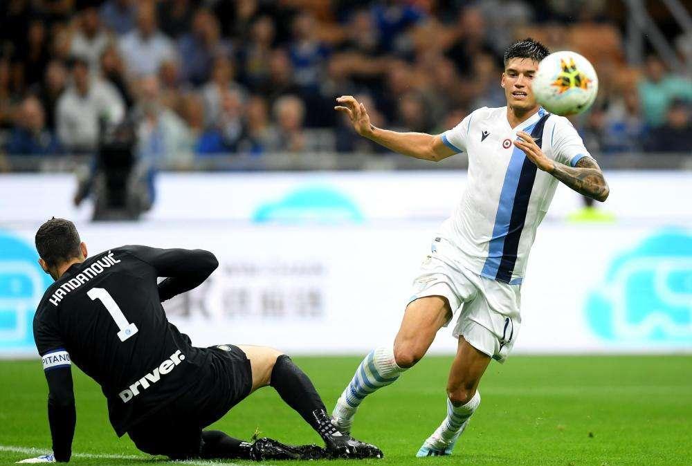 Lazio - Inter: un punto di distacco in classifica, 150 milioni sul mercato