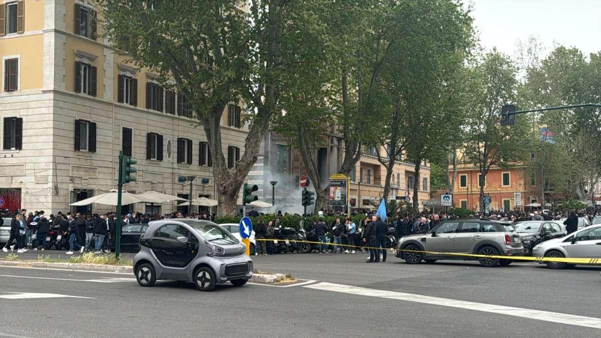 Lazio-Roma | Tensione pre derby: scontri con la Polizia a Ponte Milvio - F&V
