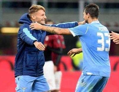 Lazio, prosegue la saga Acerbi - Immobile: scherzo sull'aereo - VIDEO