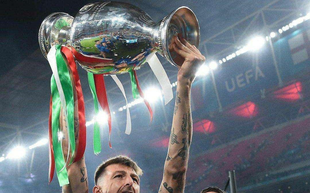 Italia, Acerbi rimane senza parole. La gioia social: "Campioni d'Europa" - FOTO