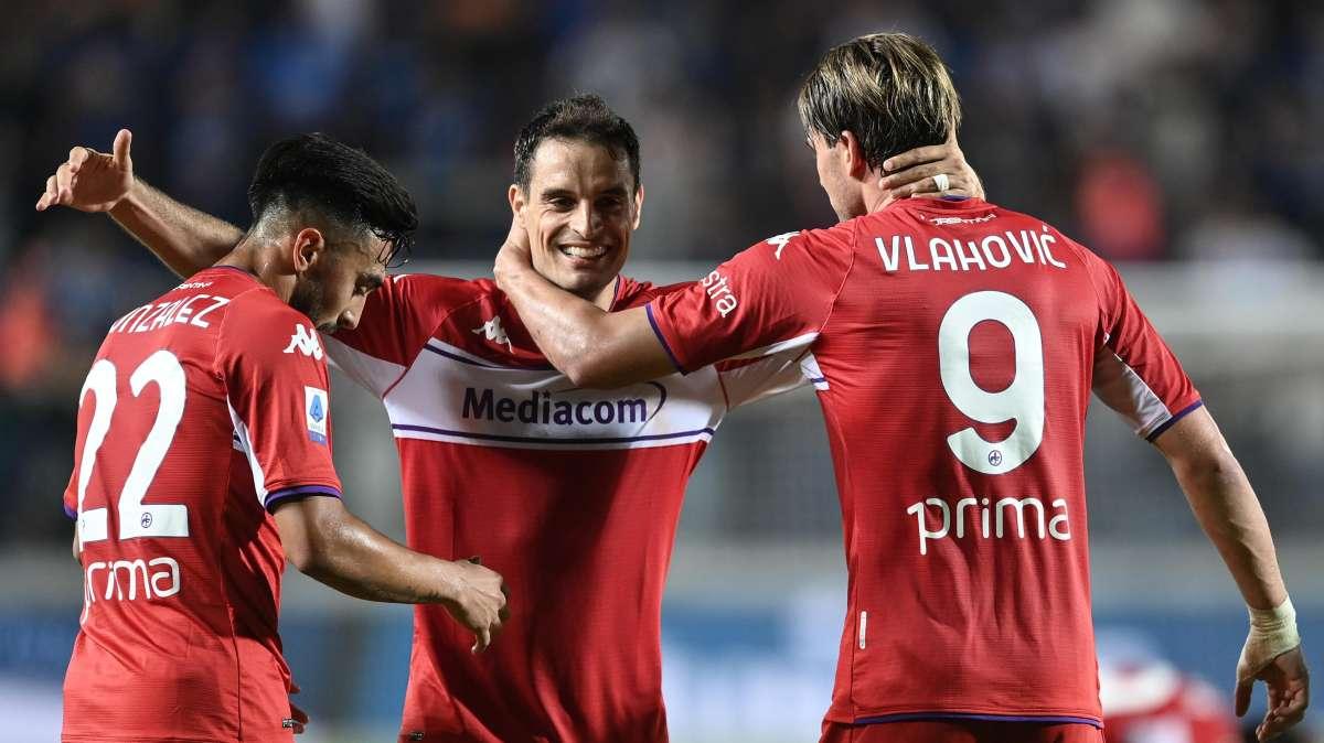 Serie A, la Fiorentina fa festa a Bergamo: due rigori di Vlahovic stendono l'Atalanta