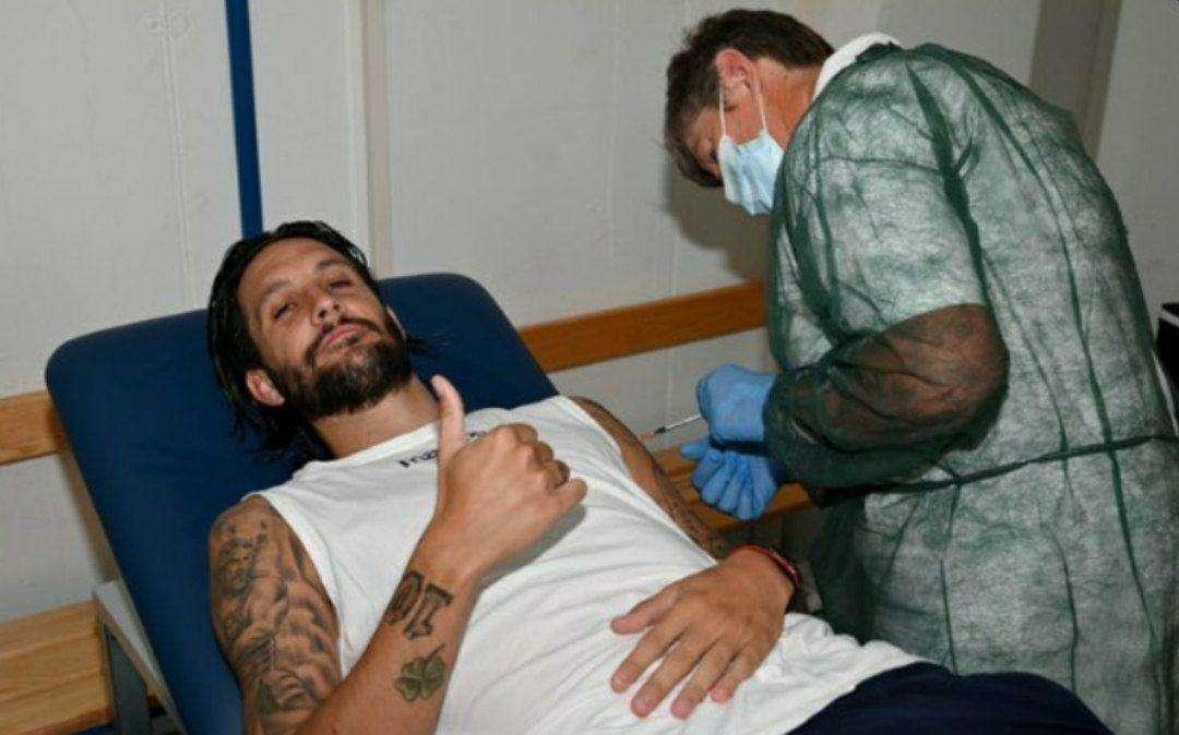 Lazio, via alla campagna vaccinale: Luis Alberto e Reina ricevono la prima dose - FOTO