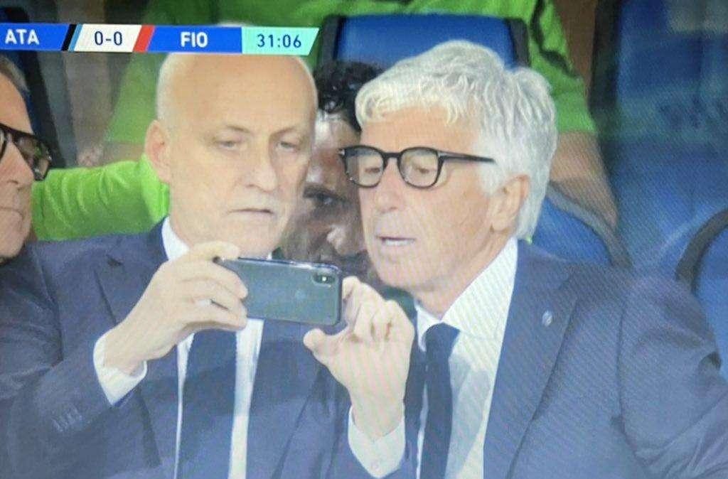 Atalanta, Gasperini e il cellulare in panchina: ecco cosa dice il regolamento