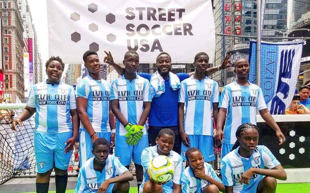 Street Soccer USA, a Times Square con le magliette della Lazio per aiutare i ragazzi svantaggiati