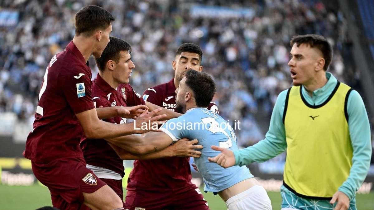 Lazio - Torino, la spiegazione del rigore di Noslin: il dialogo tra VAR e arbitro