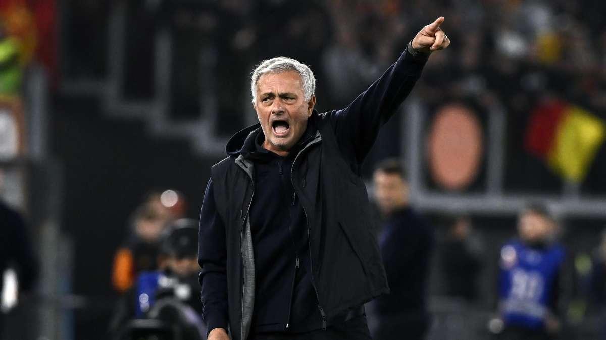 Roma, Mourinho se la prende con i suoi: "Da parte di tanti atteggiamento non serio"