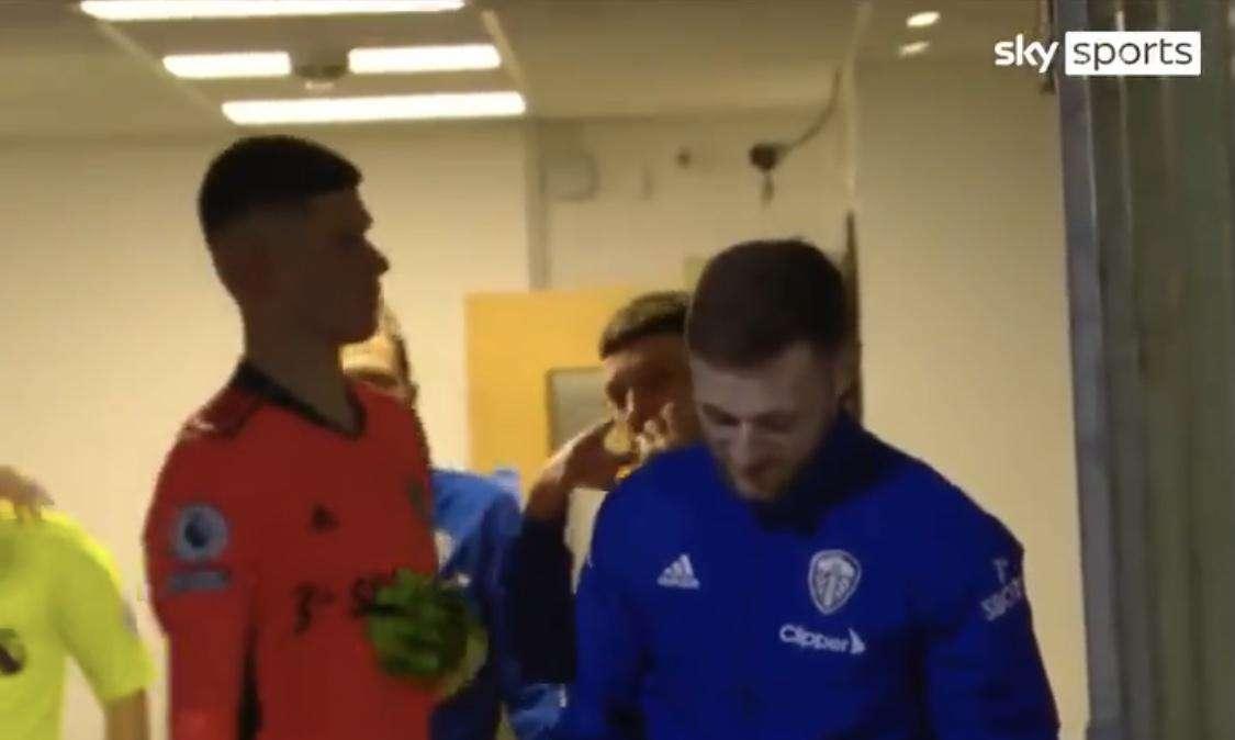 Il Leeds rende omaggio al piccolo Elliot: oggi mascotte virtuale contro l'Arsenal - VIDEO