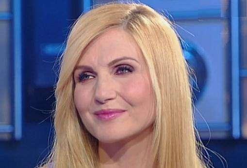 Lorella Cuccarini, un'altra caduta di stile: "Lazio? Quando la vedo ho l'orticaria..."