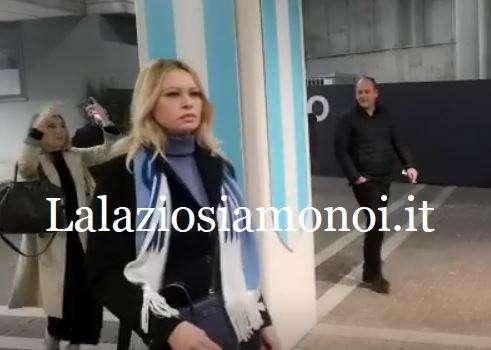 La tensione di Anna Falchi prima dell'Inter: "Posso dire solo 'Forza Lazio!'" - VD