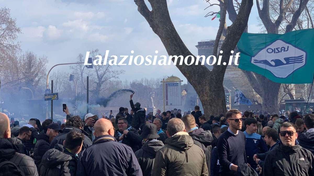 Lazio, i tifosi protestano sui social: "Ora che senso ha?"