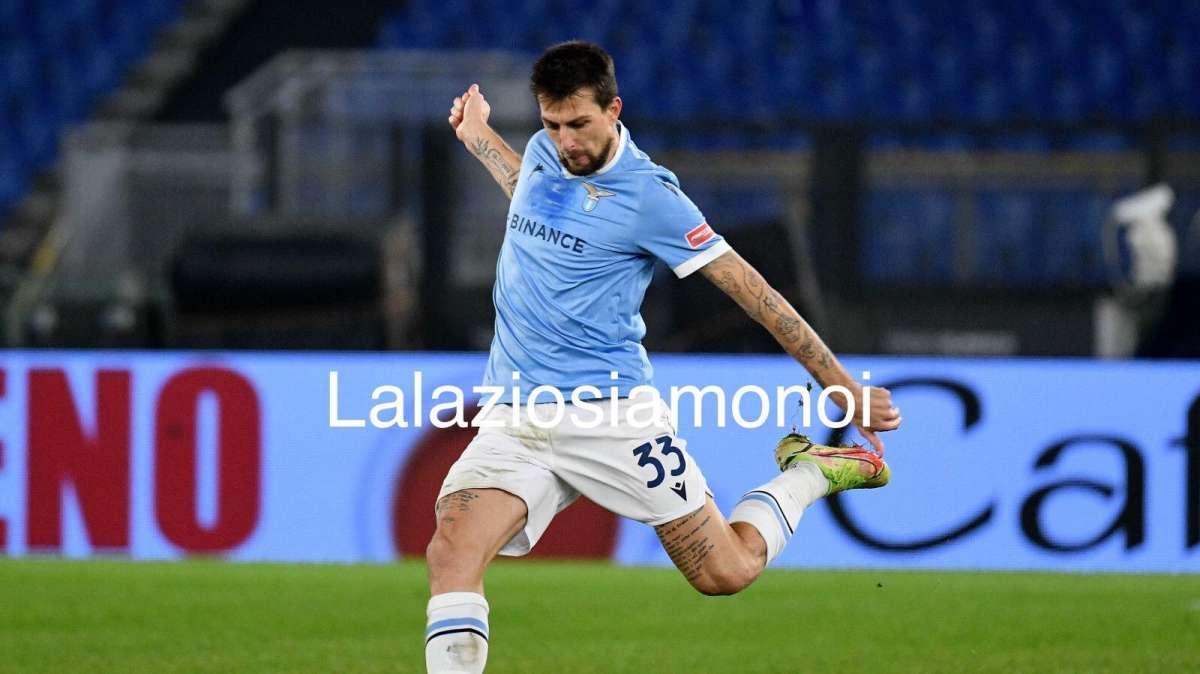 “Acerbi vattene”, lo striscione degli Ultras Lazio all’Olimpico - FOTO