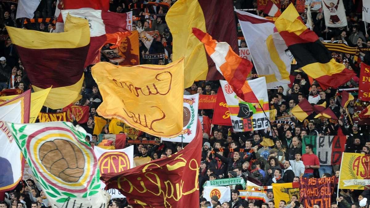Roma, la contestazione continua dopo l'esonero: tifosi al centro sportivo