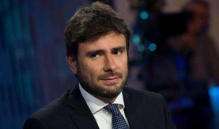 Politica / M5S, Di Battista: "Non fidatevi del Pd. Io contrario all'accordo"