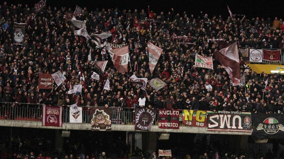 Salernitana, tragedia durante i festeggiamenti in città: morto un ragazzo in un incidente
