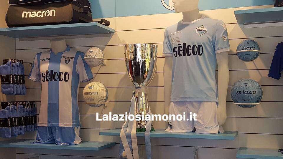 Supercoppa, prosegue il tour nei Lazio Style: il trofeo è oggi esposto a Parco Leonardo - FOTO