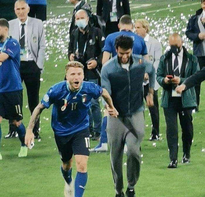 Italia, Immobile campione totale: il bel gesto per Berrettini durante i festeggiamenti