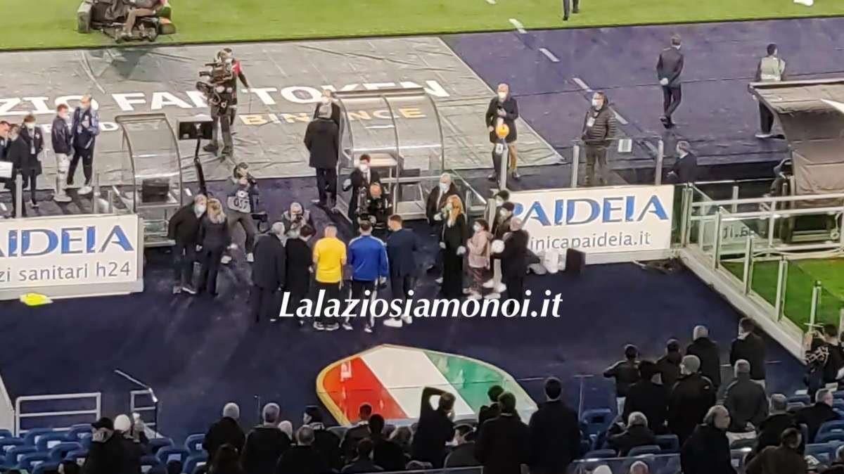 "Fratelli tutti", Lotito e Immobile a bordo campo prima di Lazio - Juventus - FT&VD